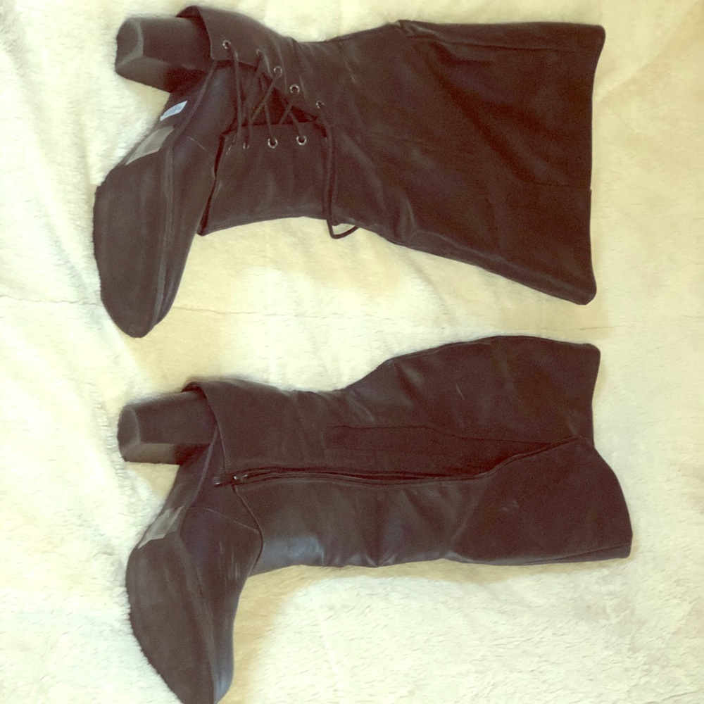 Lightly worn 13w boots